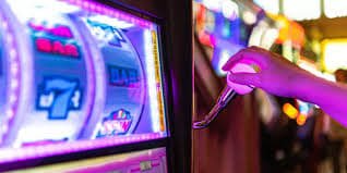 Ilustrasi pengalaman bermain slot80 yang dinamis dan menyenangkan dengan antarmuka mobile Indonesia